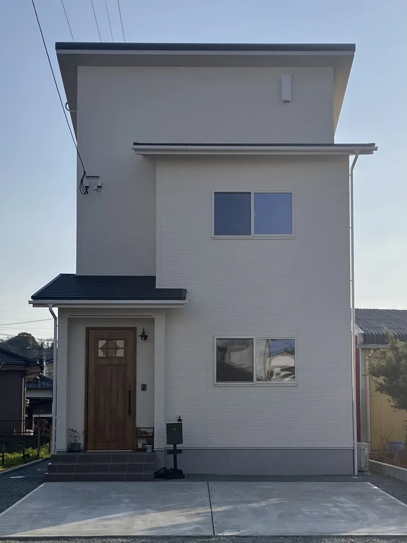 家族を支えるシンプルで機能的な住まい