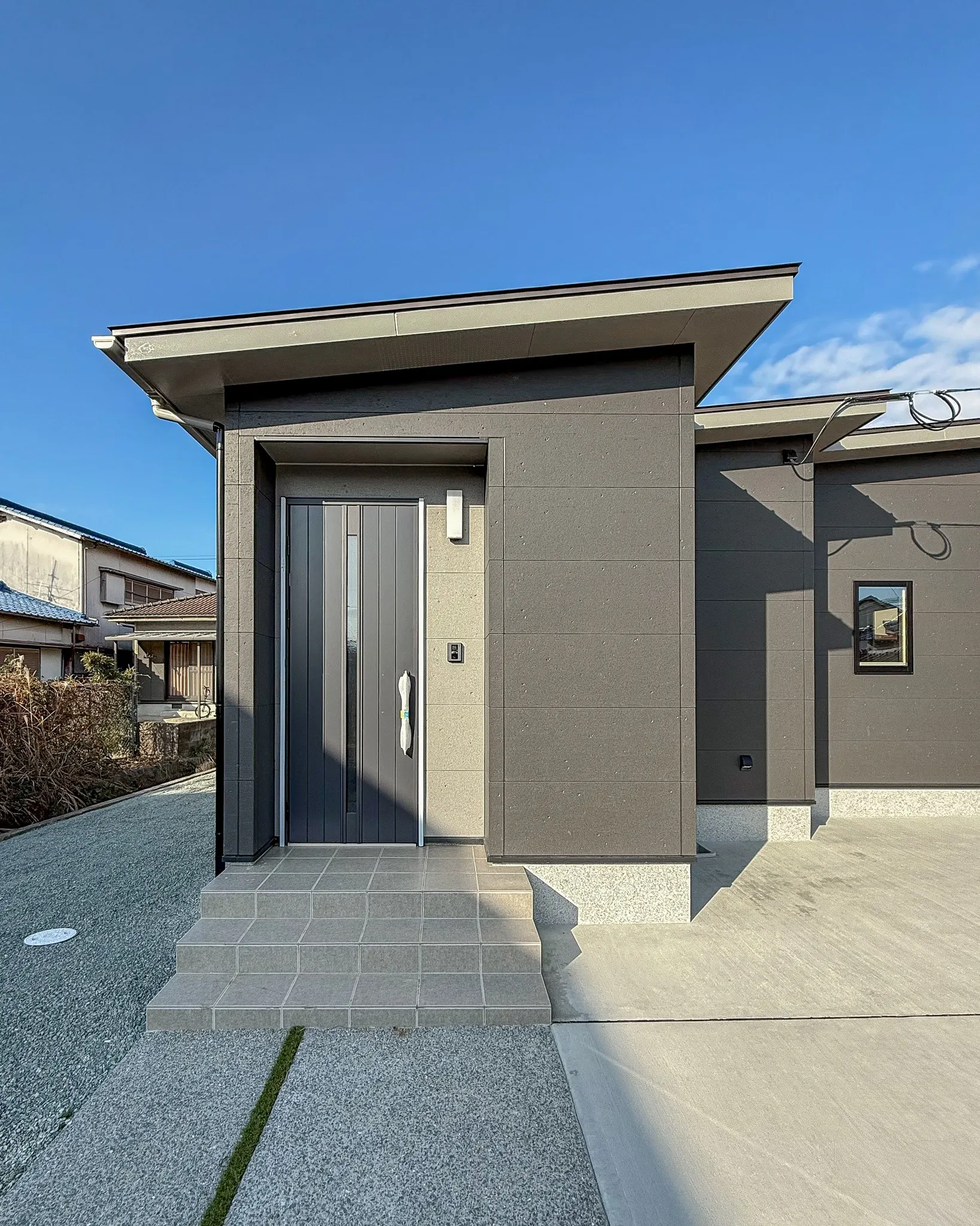 グレーが映えるシンプルで洗練された平屋🏠✨