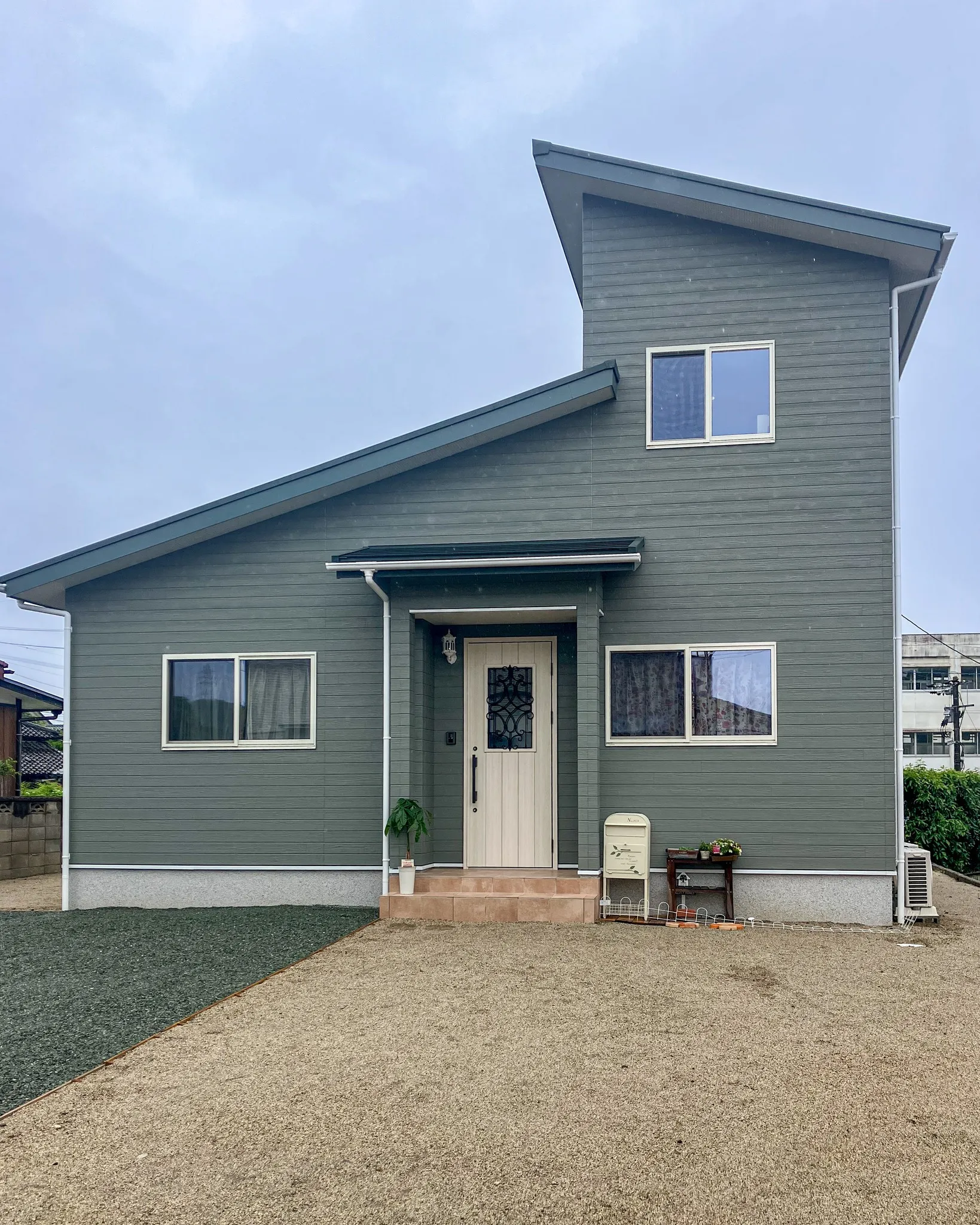 シンプルで無駄の無いデザインが魅力的なお家をご紹介します🏠✨