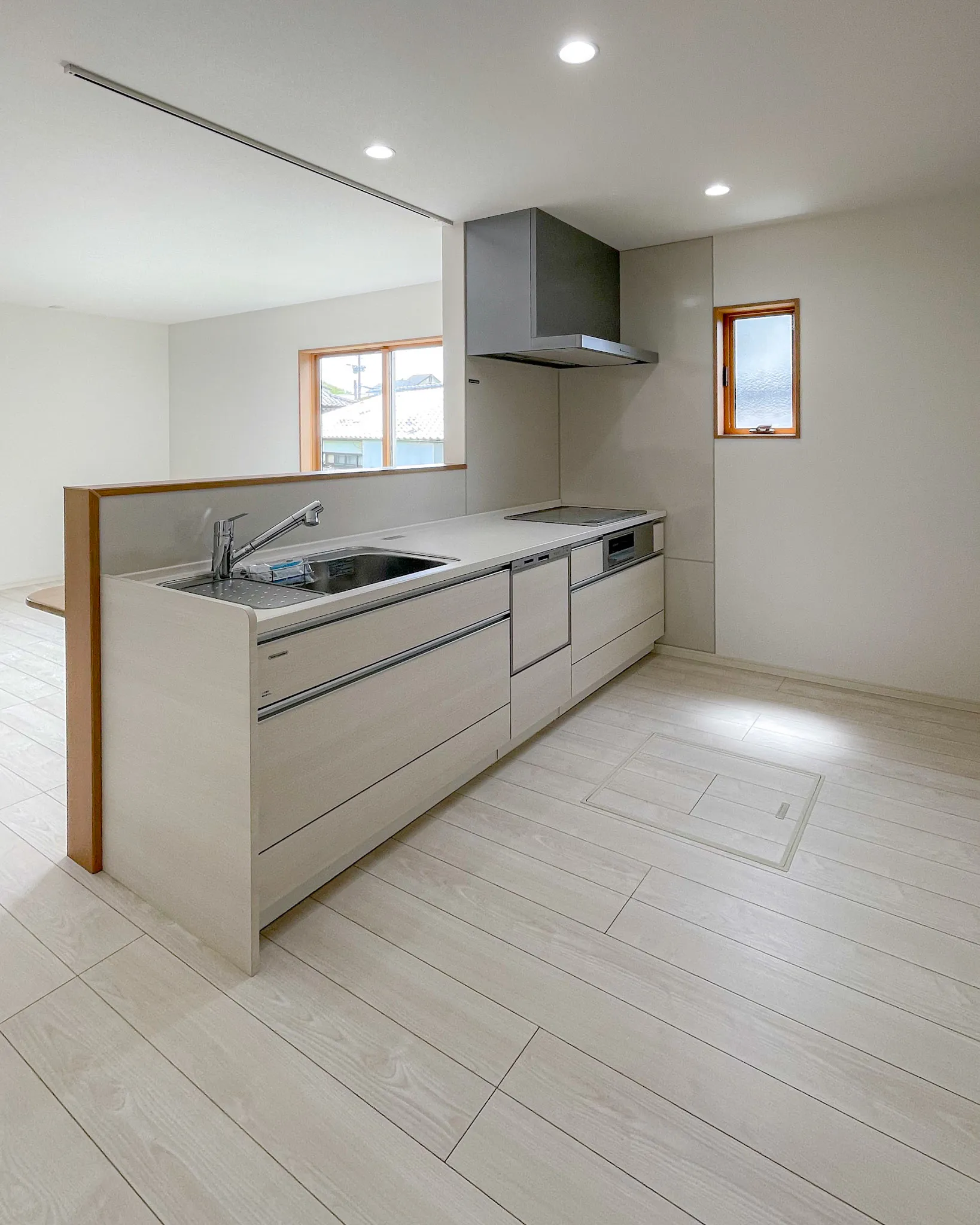 シンプルなカラーが生み出す心地よい住まい🏡✨