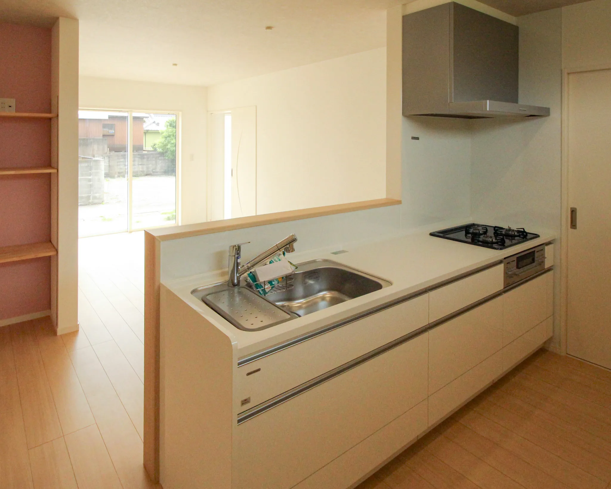 ナチュラルな素材と優しい色合いが作る、ほっと落ち着くキッチン...