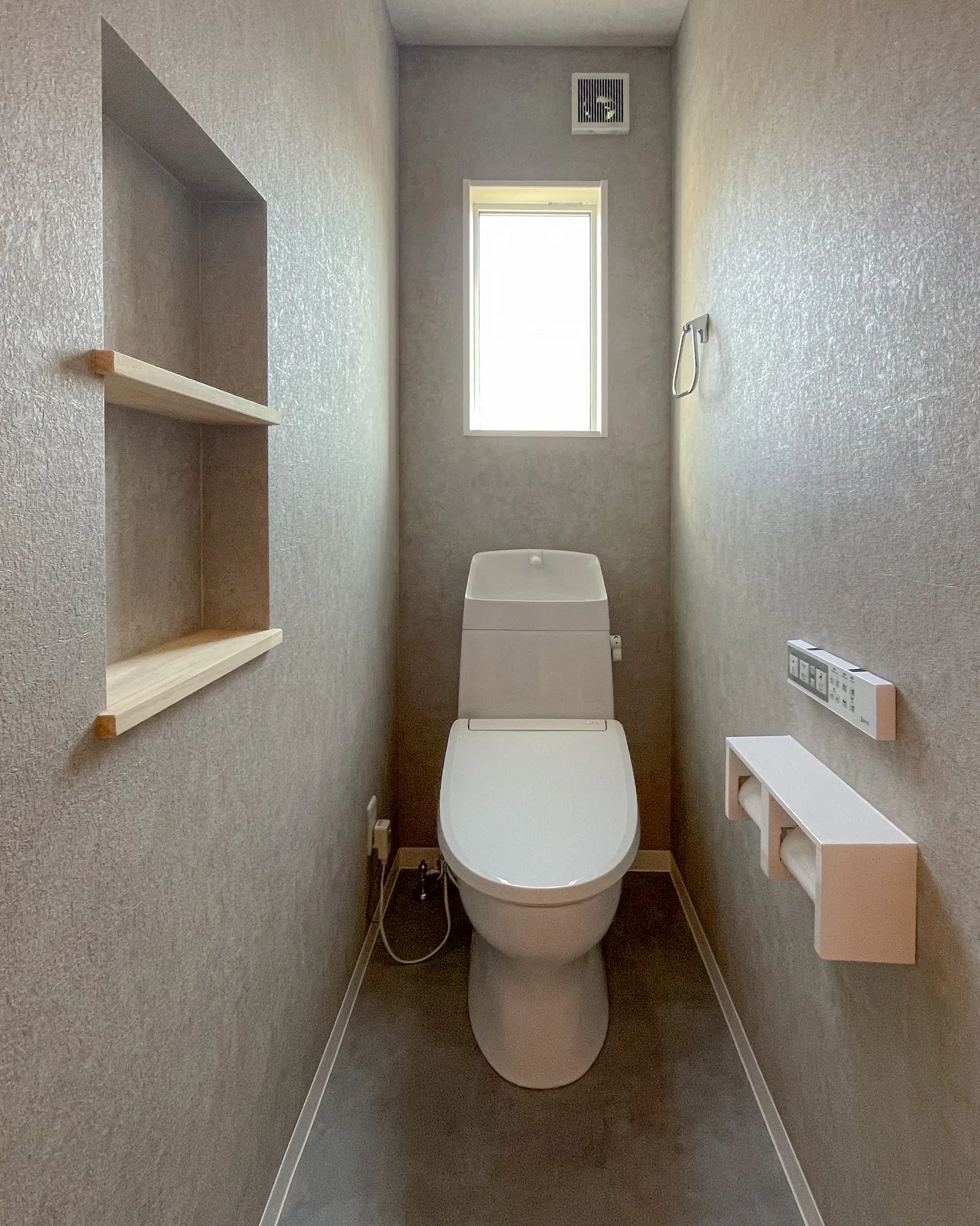 ナチュラルな木目と優しい色合いが広がるお家をルームツアーでご...