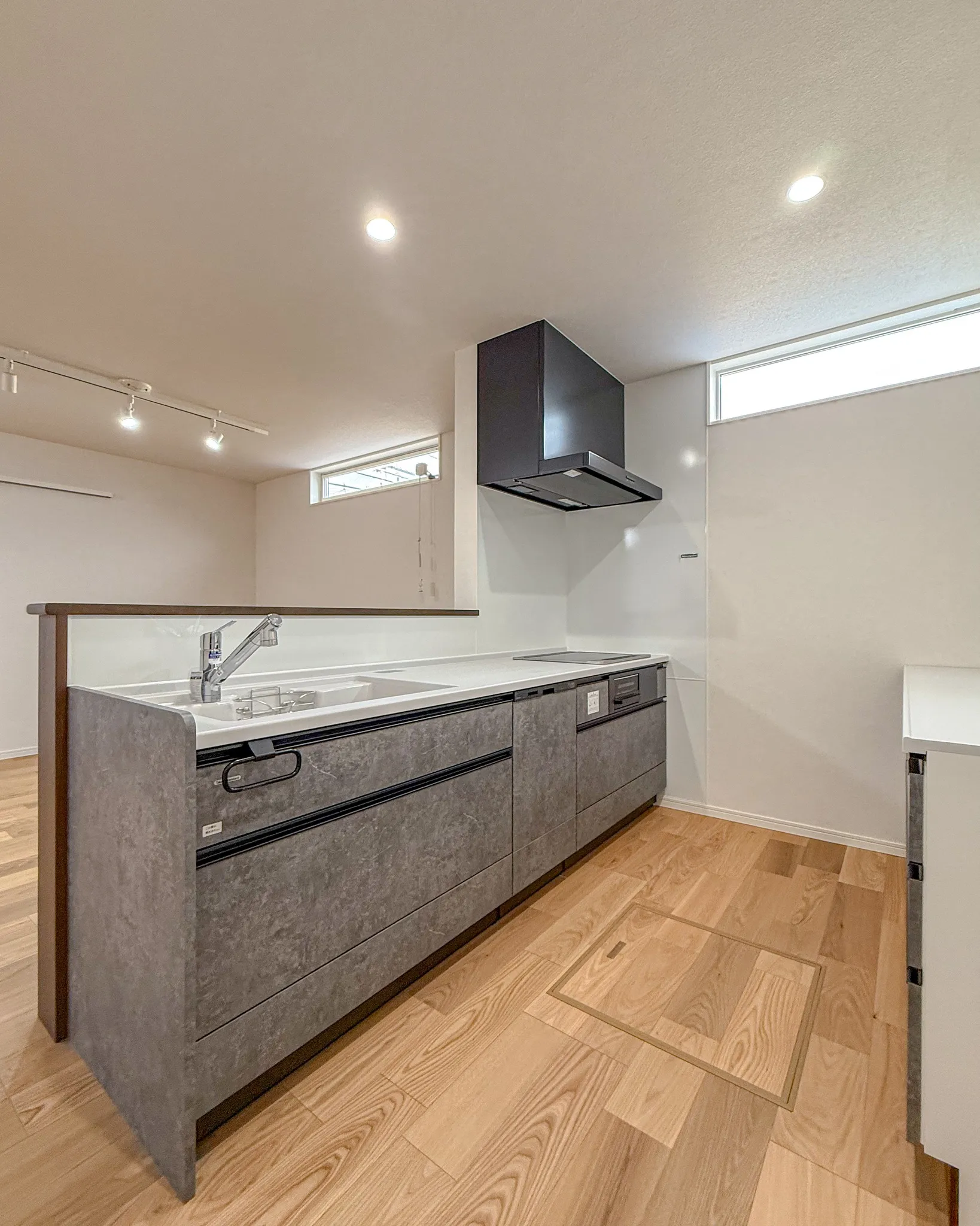 無駄のない動線と大容量収納が叶える、洗練された住まいをルーム...