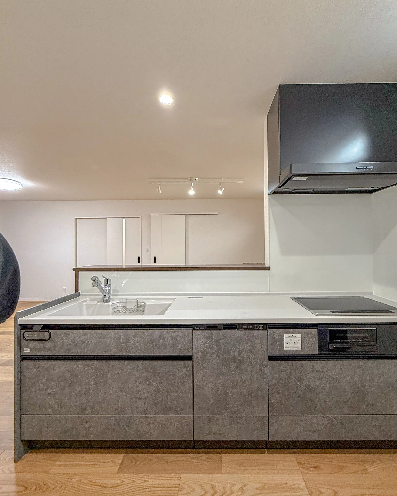 無駄のない動線と大容量収納が叶える、洗練された住まいをルーム...