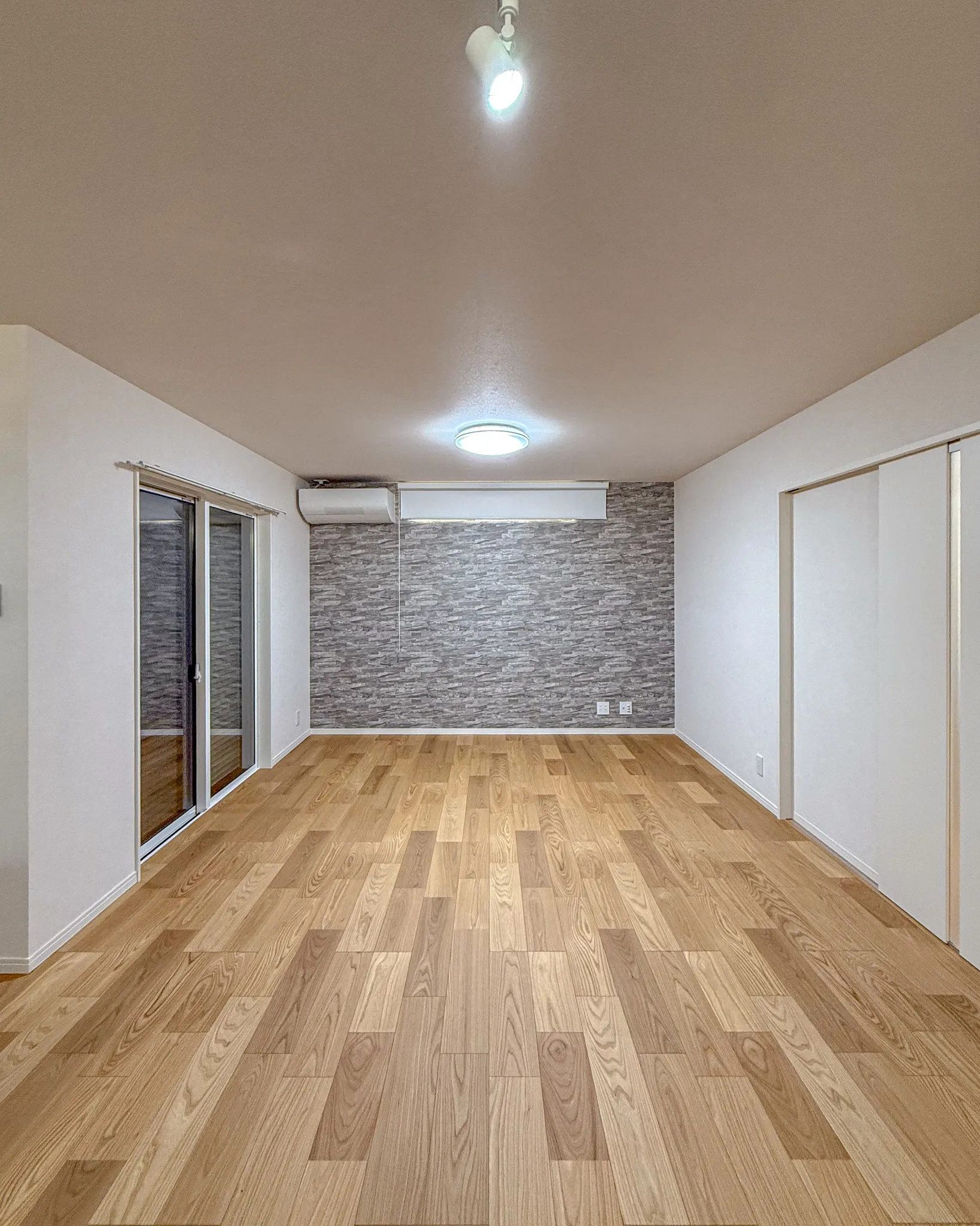 無駄のない動線と大容量収納が叶える、洗練された住まいをルーム...