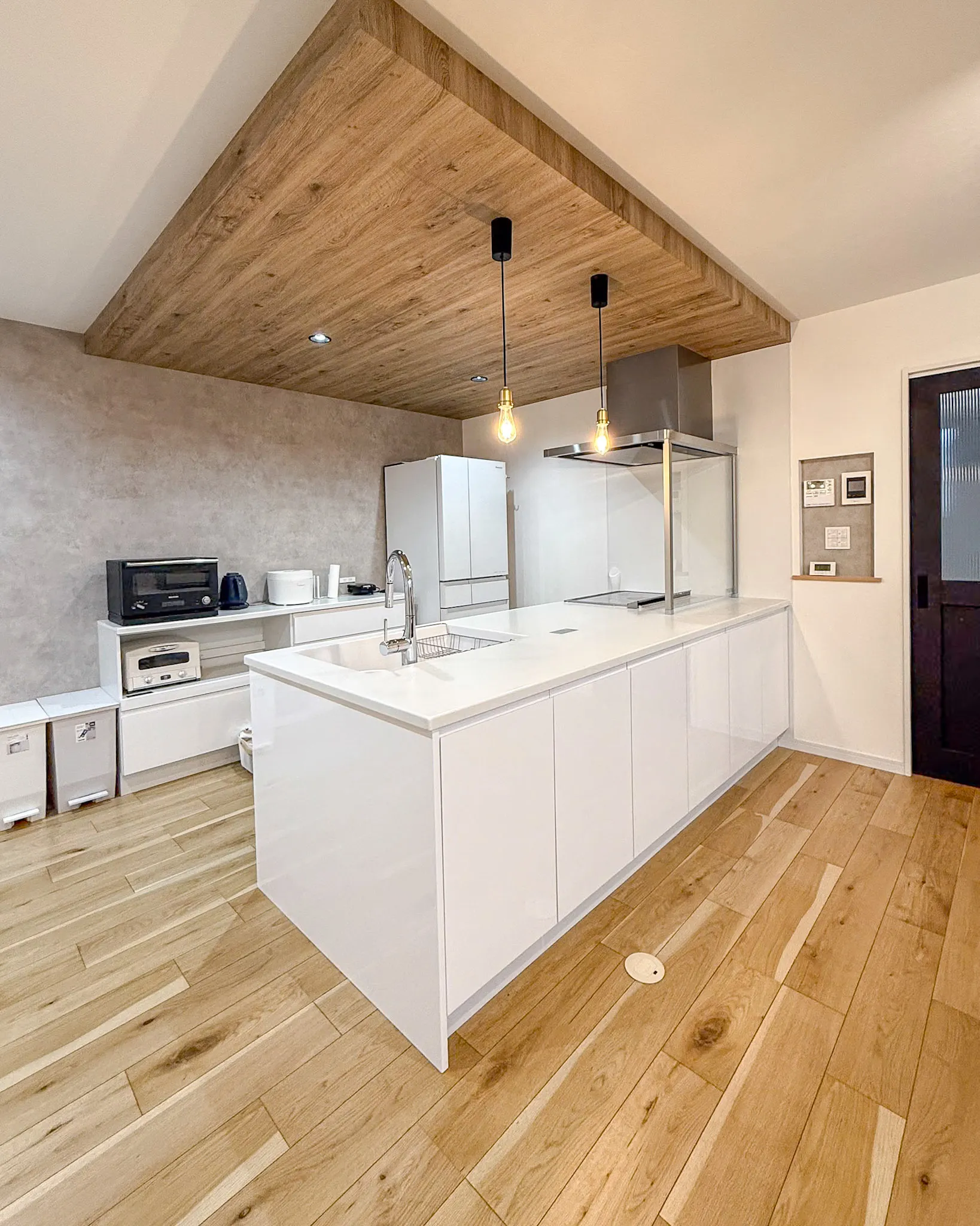 木の温もりに包まれたナチュラルデザインのLDK🏡🌿