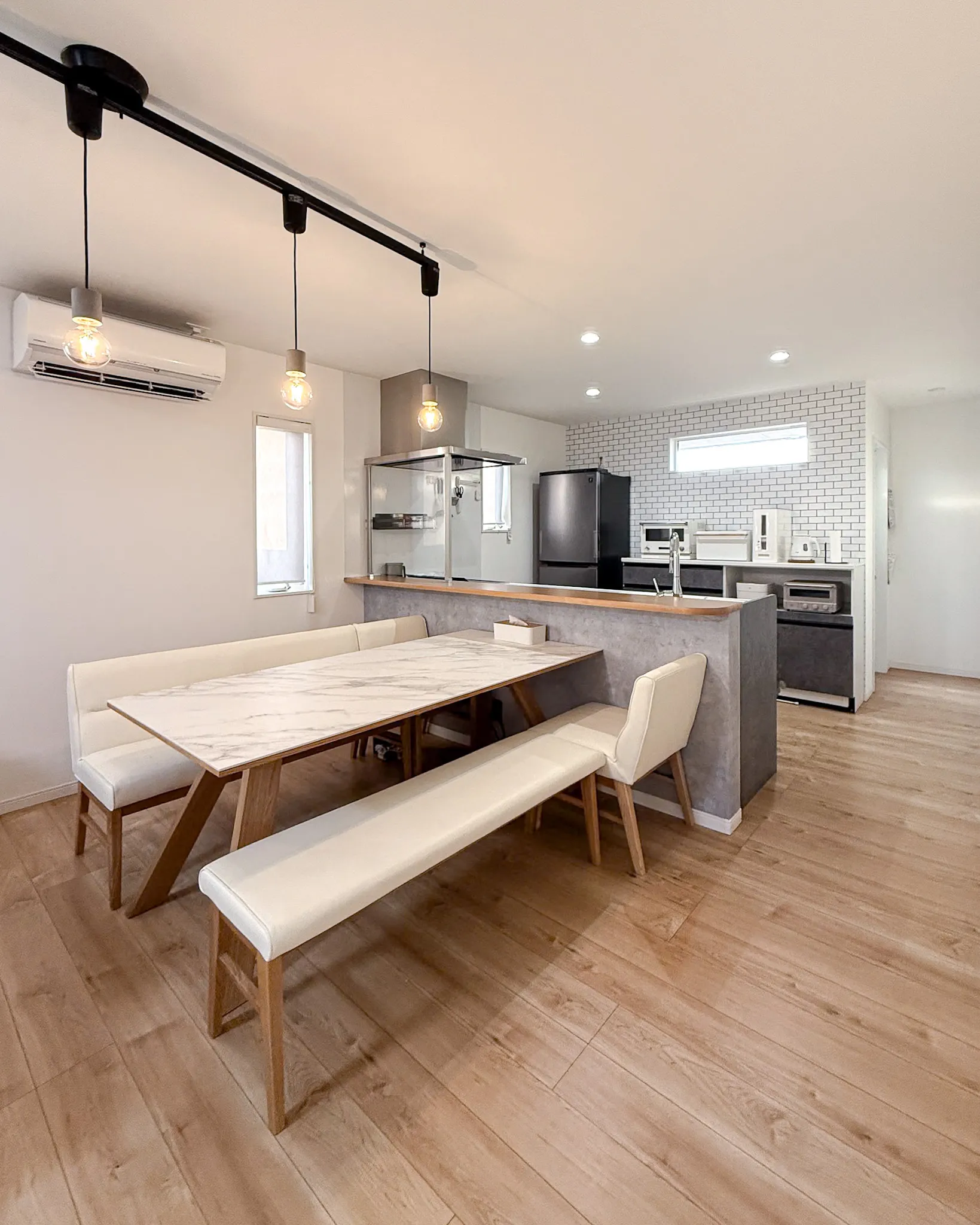 開放感×リラックス空間🌿 広々としたリビングで、ゆったりとく...