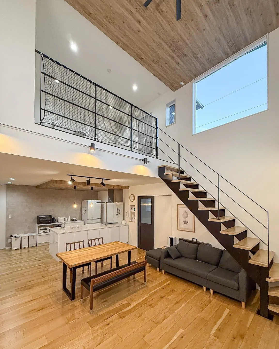 開放感とデザイン性を兼ね備えた吹き抜けのお家🏡✨