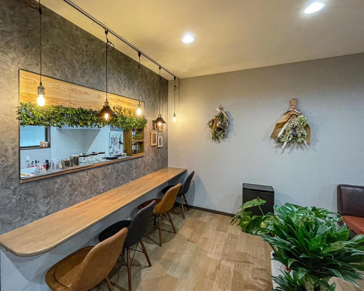 おしゃれで居心地のいいお店をビフォーアフターでぐるっとご紹介...