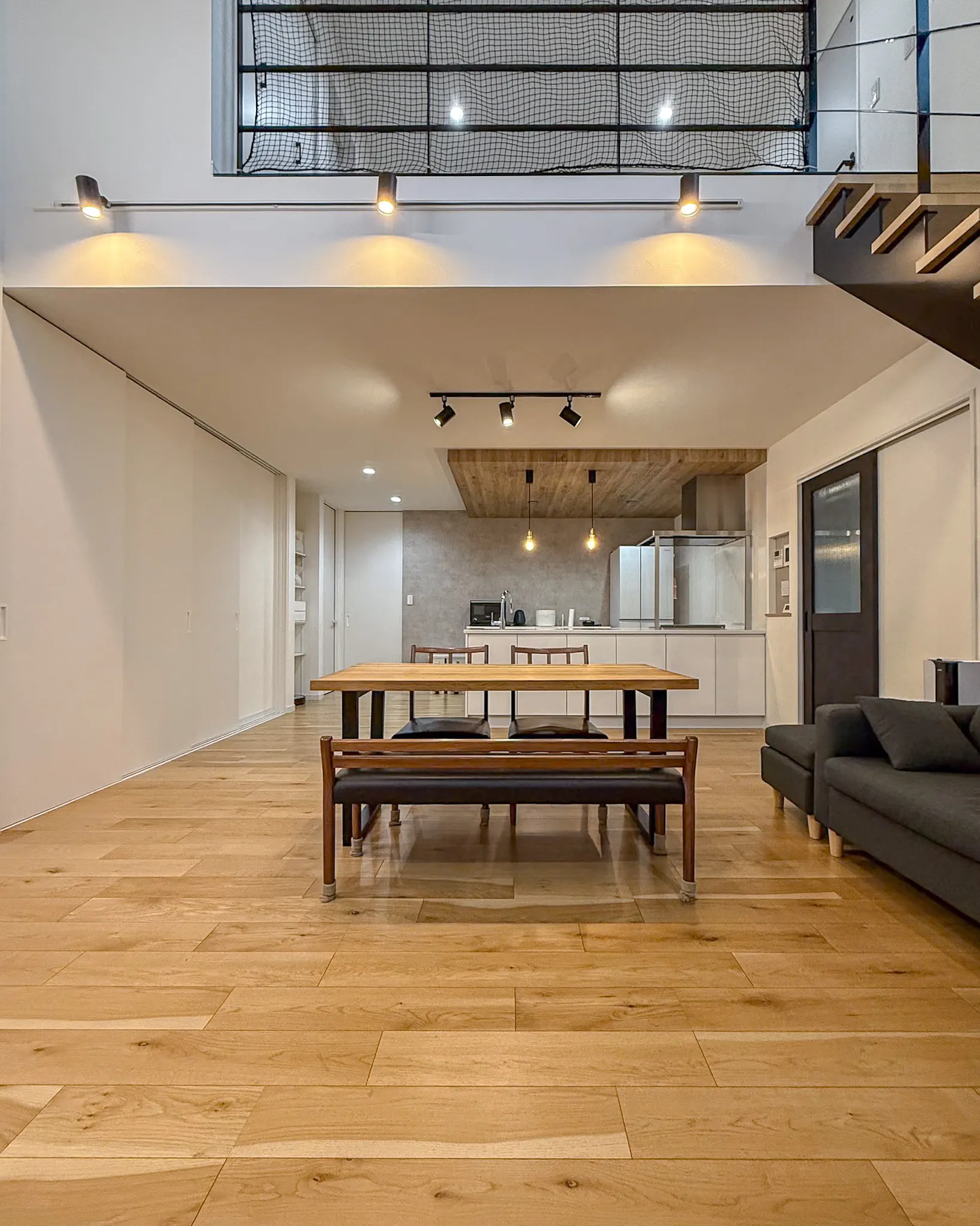 視線が広がる開放的なLDK🏠 キッチンからリビング、ダイニン...