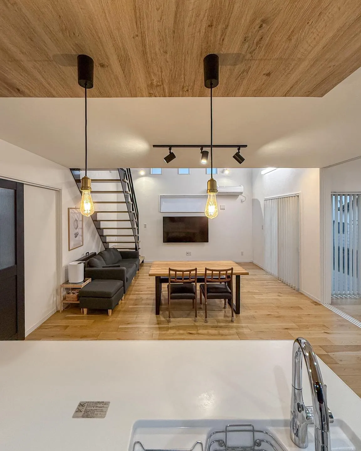 家族の声がつながる、吹き抜けリビングのあるお家🏠✨