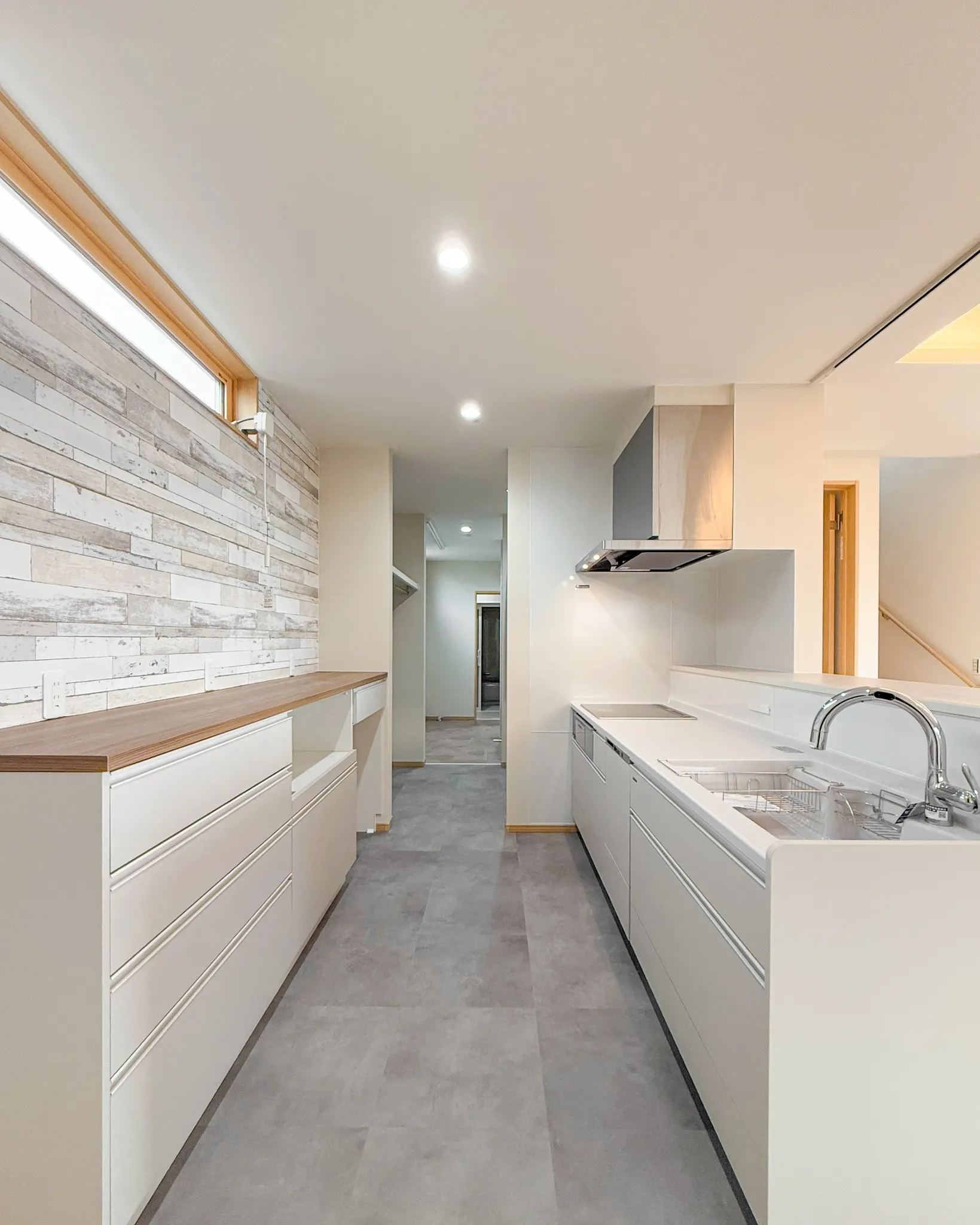 すっきり片付く収納力と、動きやすいレイアウトが魅力のキッチン...