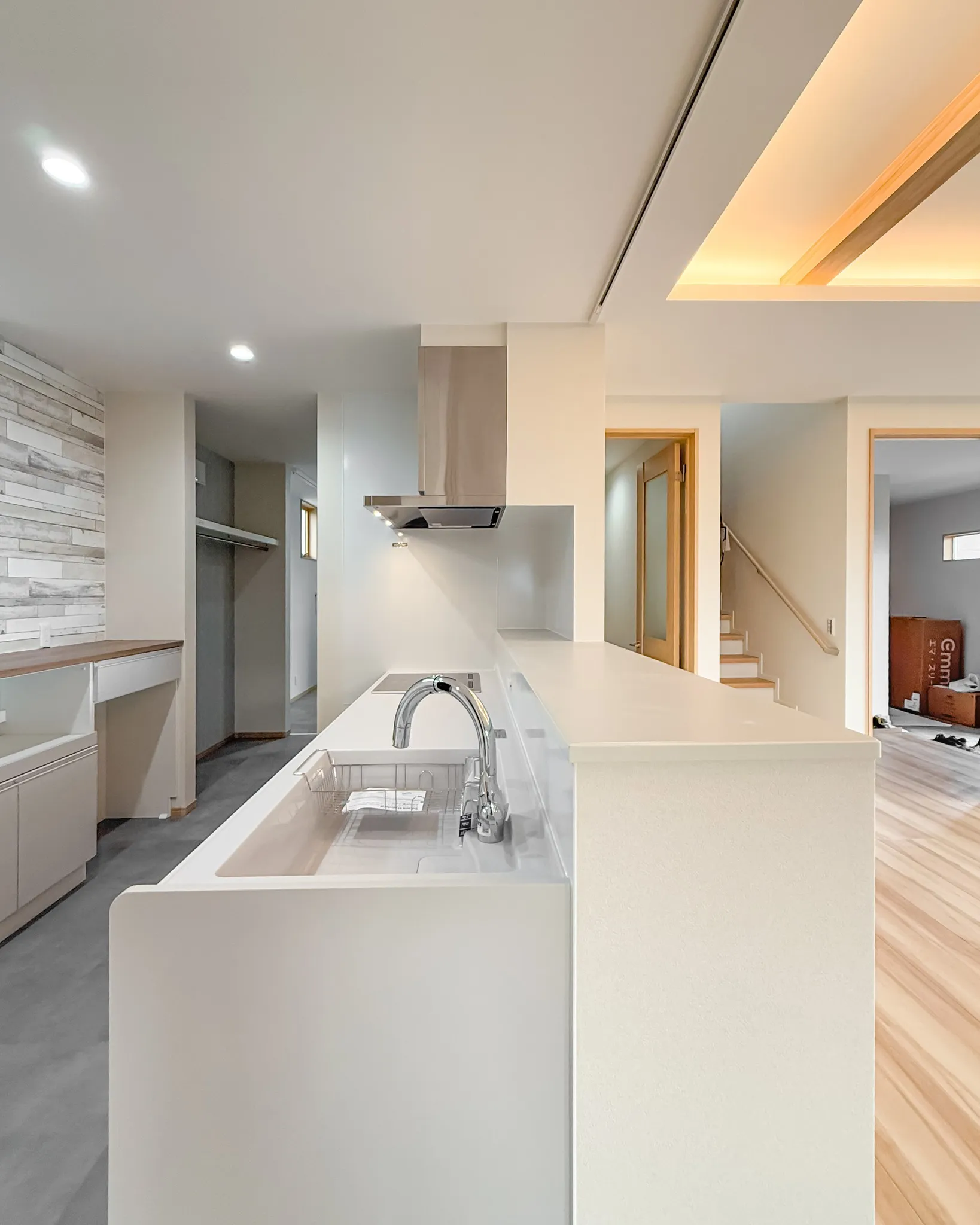 すっきり片付く収納力と、動きやすいレイアウトが魅力のキッチン...