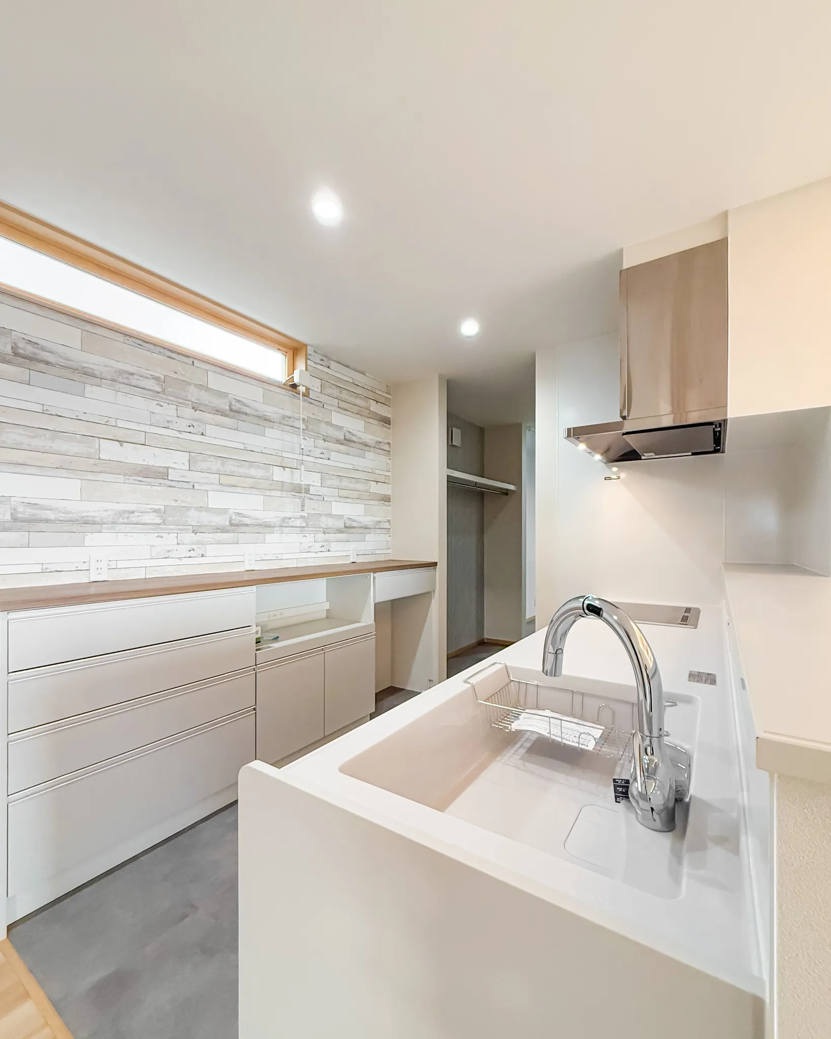 すっきり片付く収納力と、動きやすいレイアウトが魅力のキッチン...