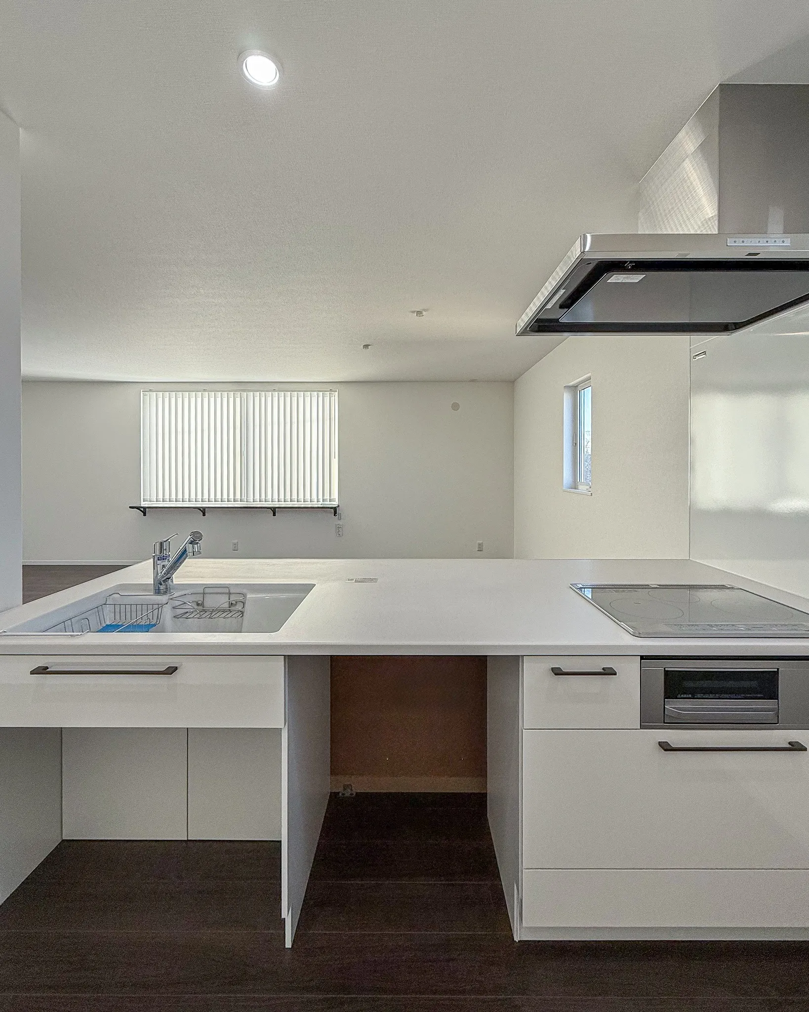 ミニマルで洗練されたデザインが心を癒してくれるお家をぐるっと...