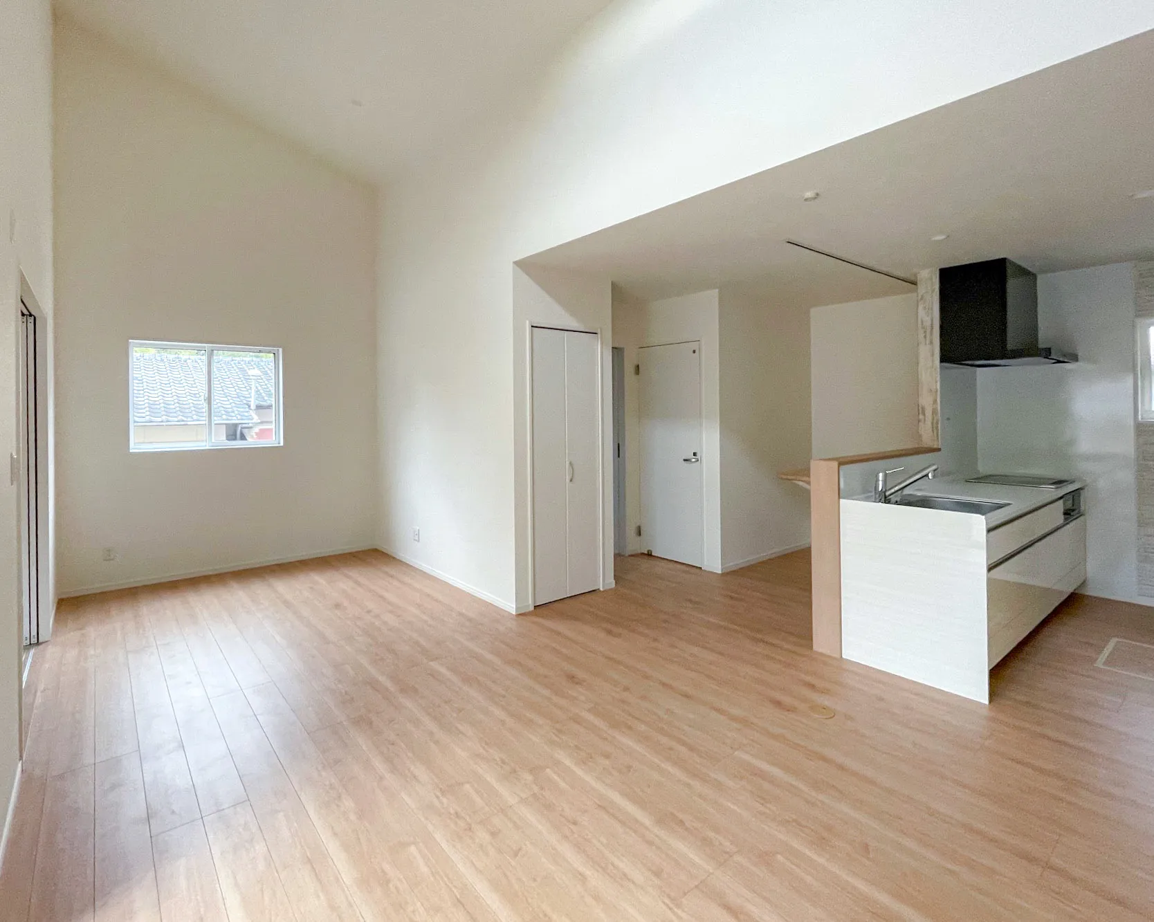 余白を楽しむシンプルなLDK🏠✨