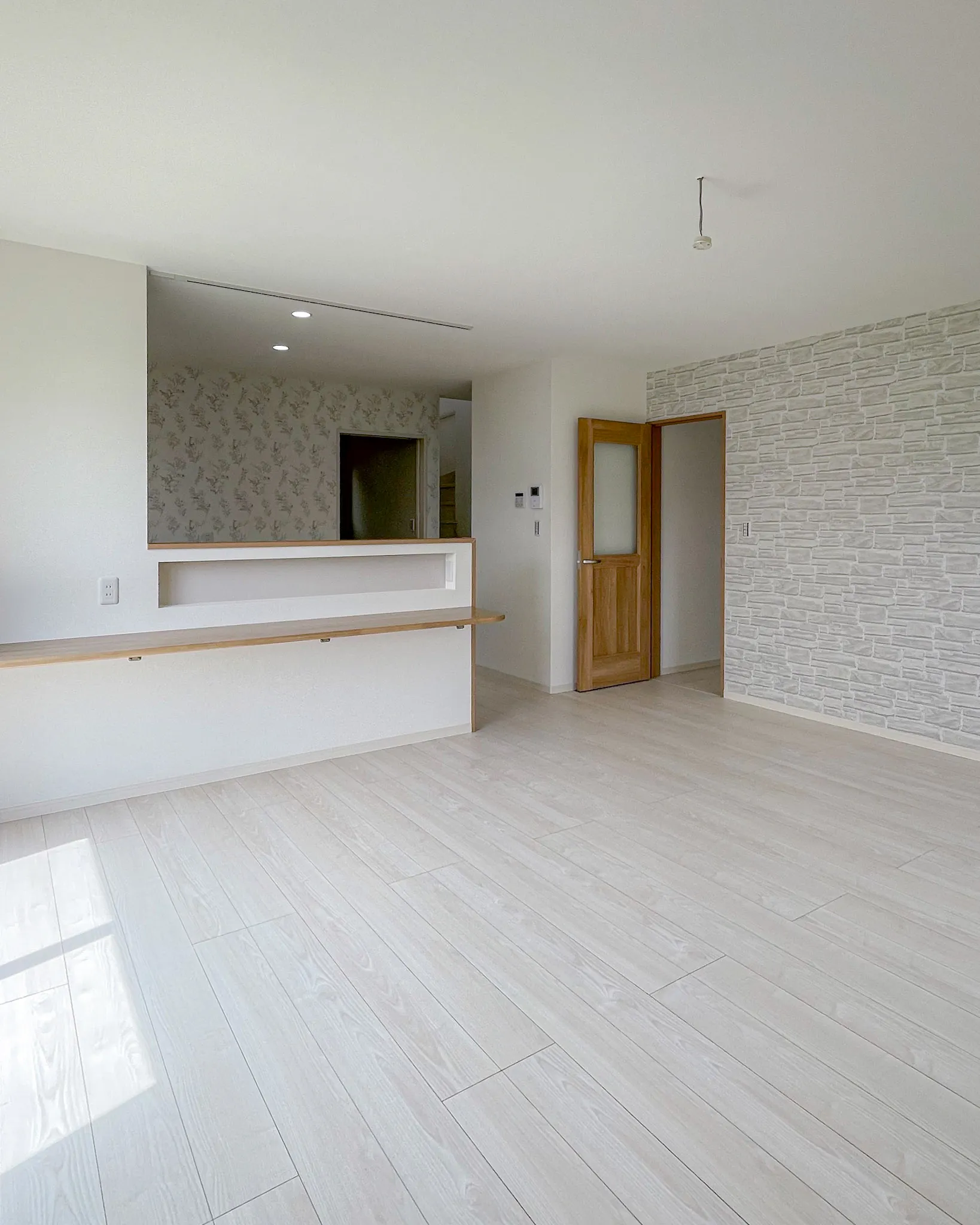 シンプルなカラーが生み出す心地よい住まい🏡✨