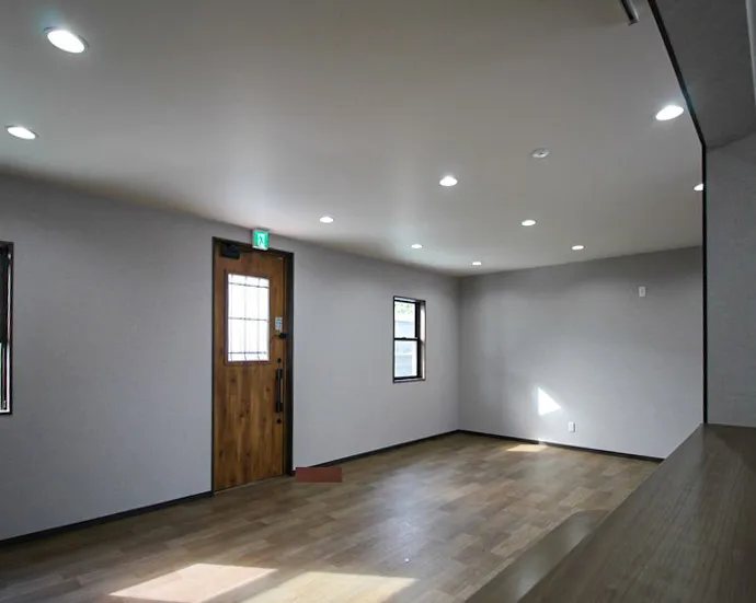 シンプルな空間に映えるアクセントクロス✨色や質感にこだわった...