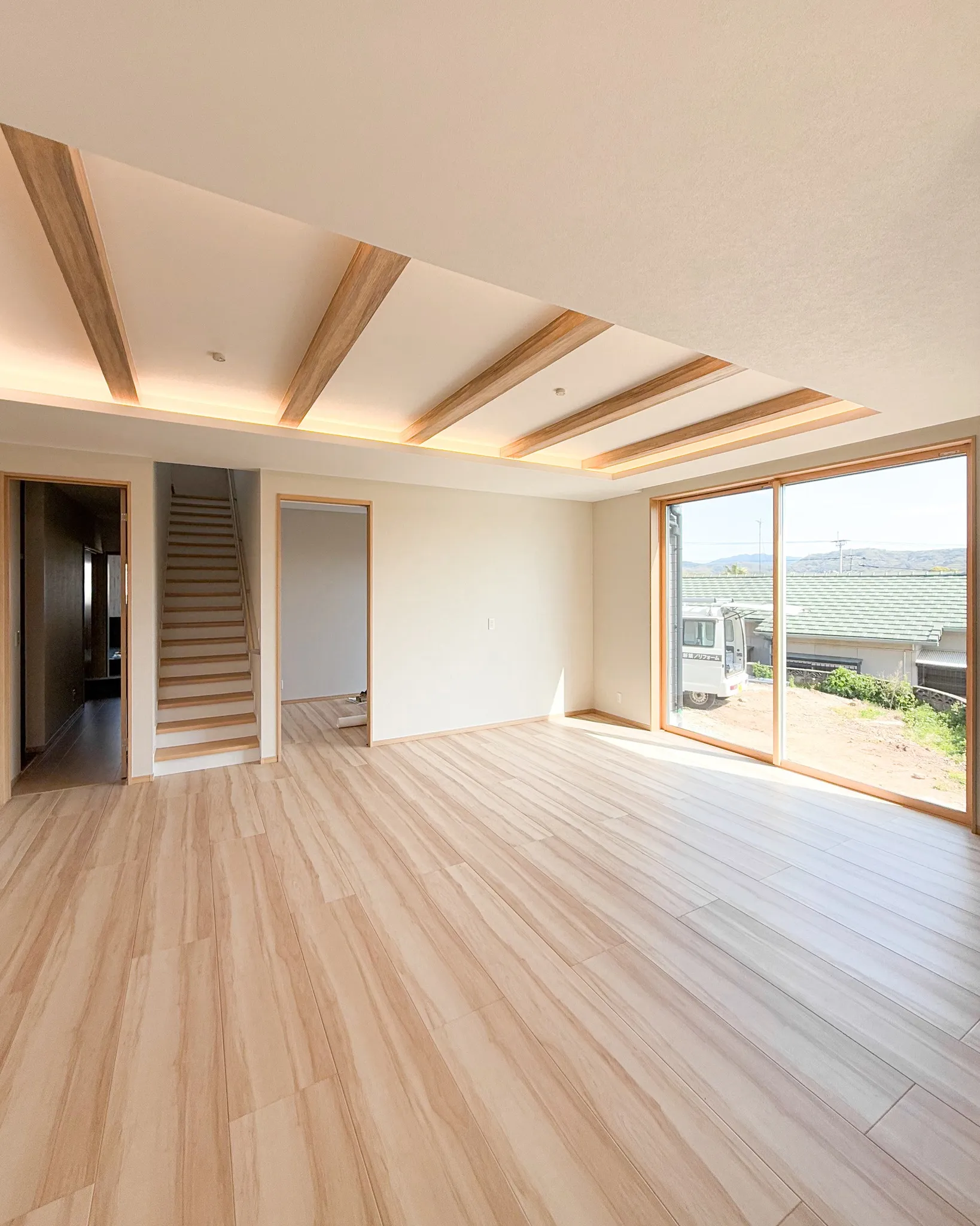 天井の高さと梁の存在感が魅力のLDK🏡