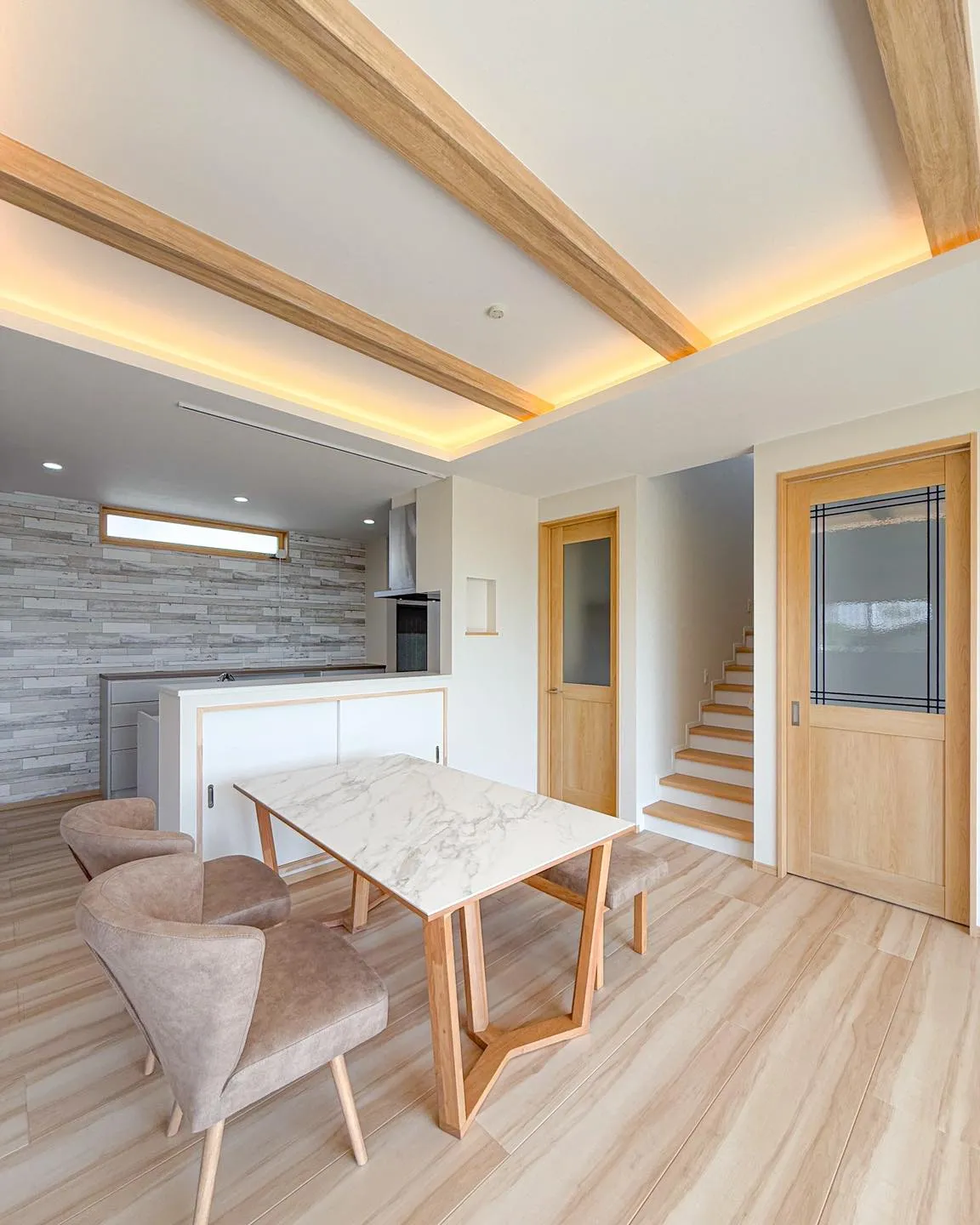 キッチンを中心に、ぐるっとつながる家事動線。