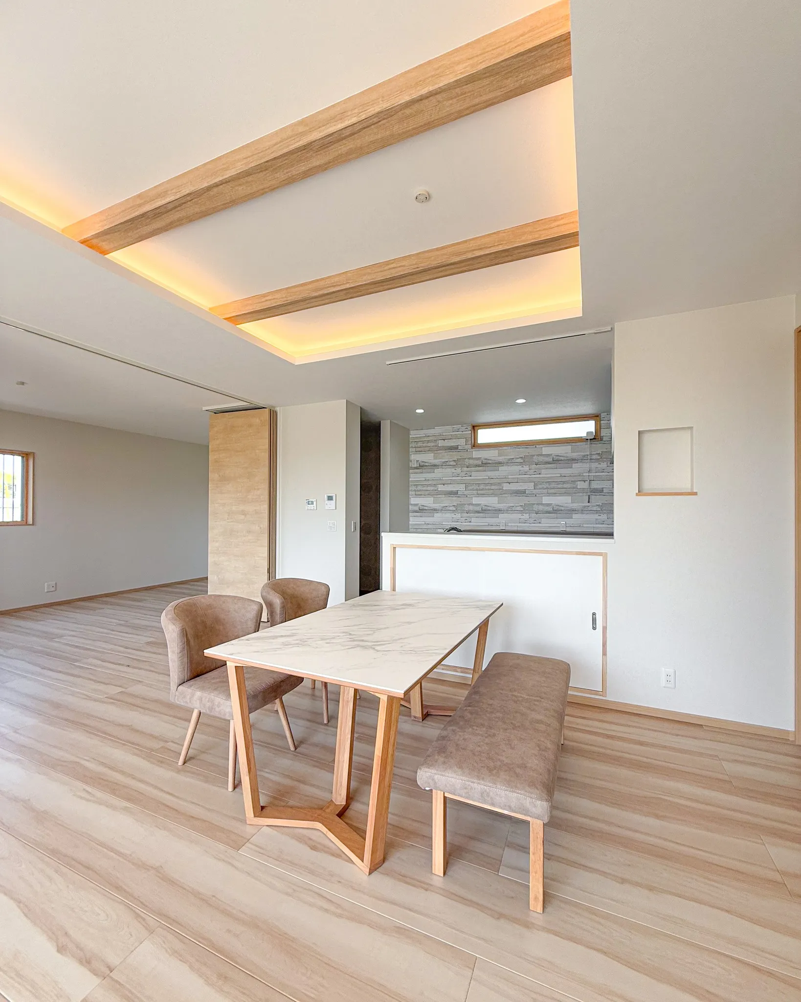 白を基調にした開放的なキッチン＆ダイニングをご紹介します🏠✨