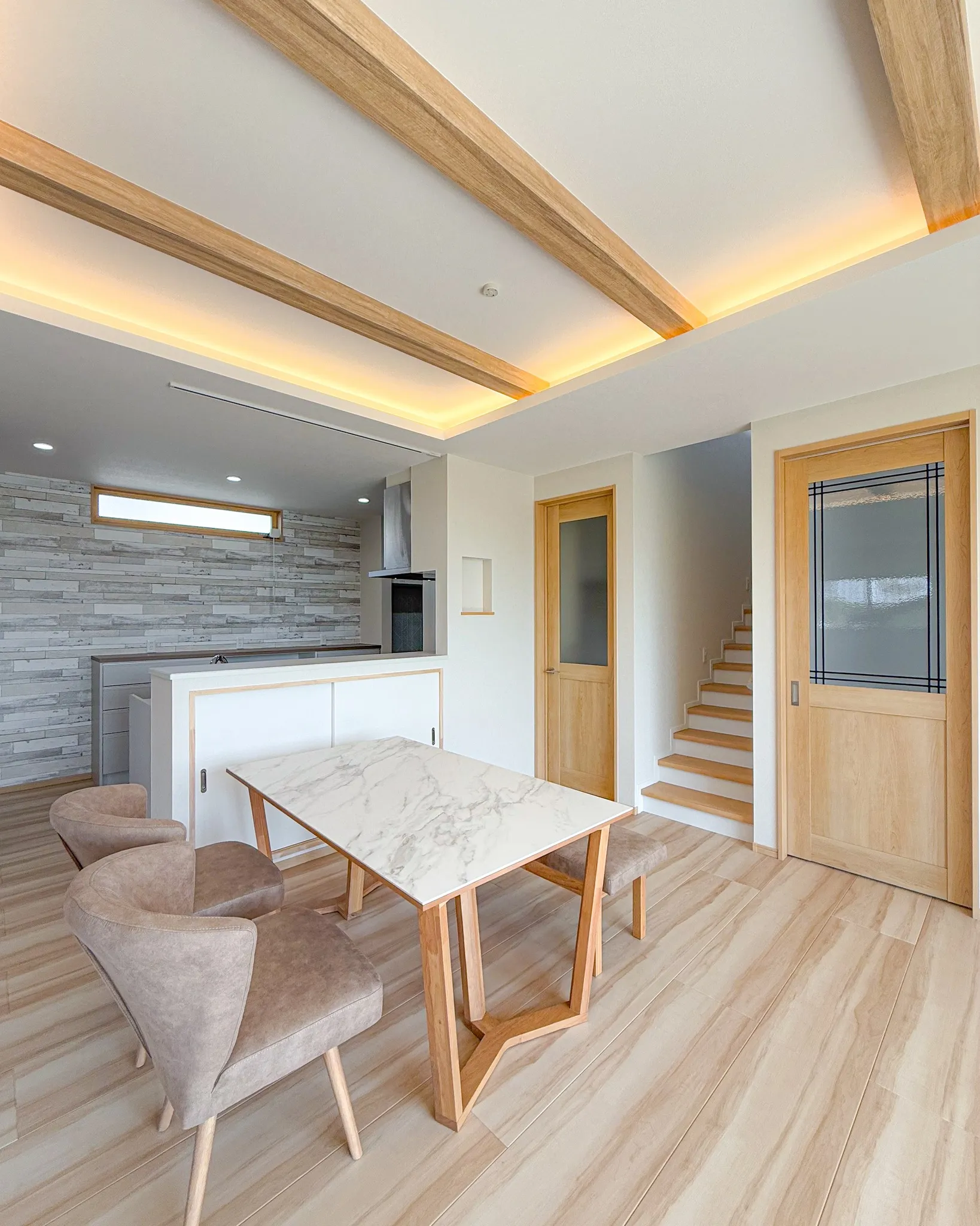 白を基調にした開放的なキッチン＆ダイニングをご紹介します🏠✨