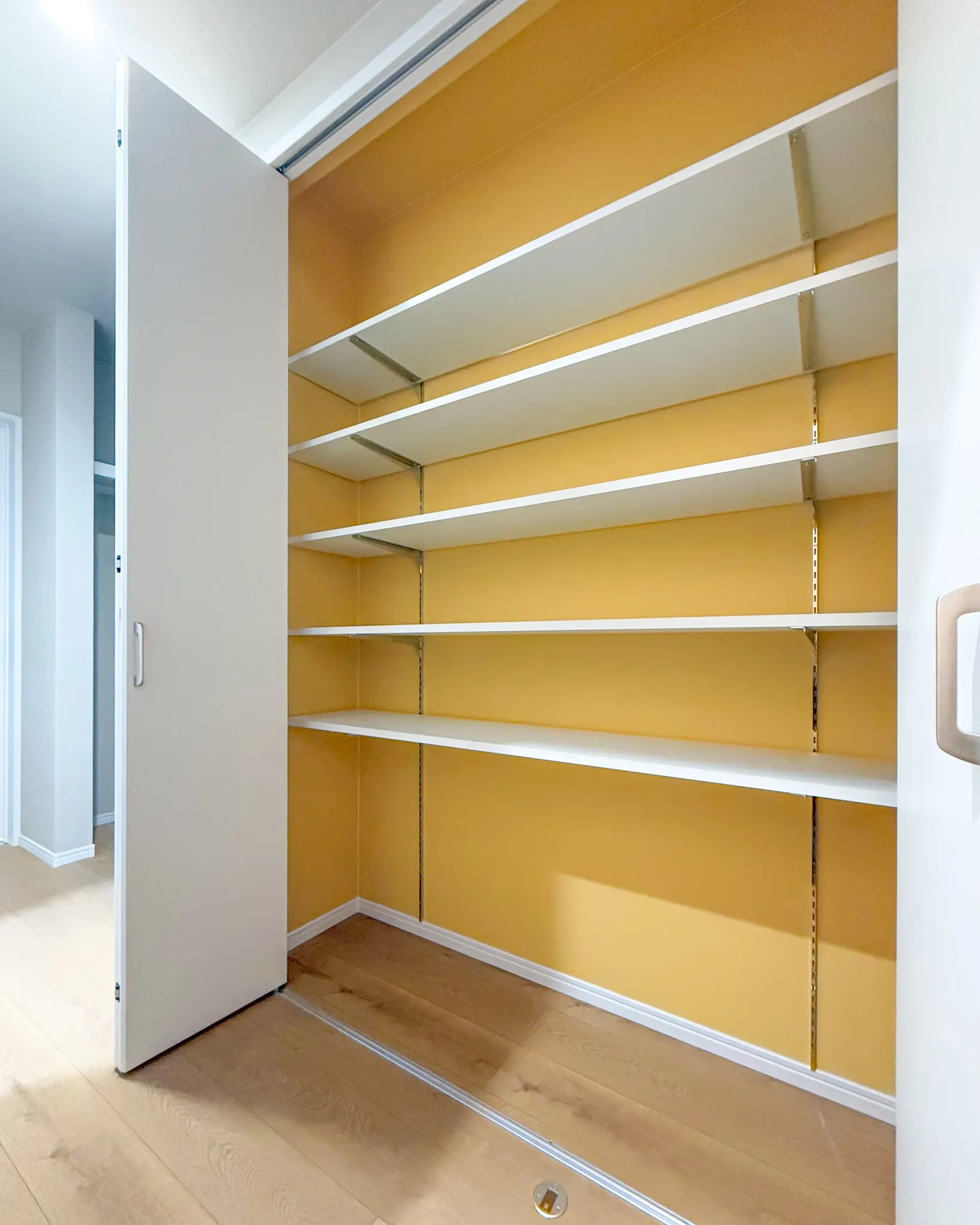 暮らしに彩りを添えるアクセントクロス。