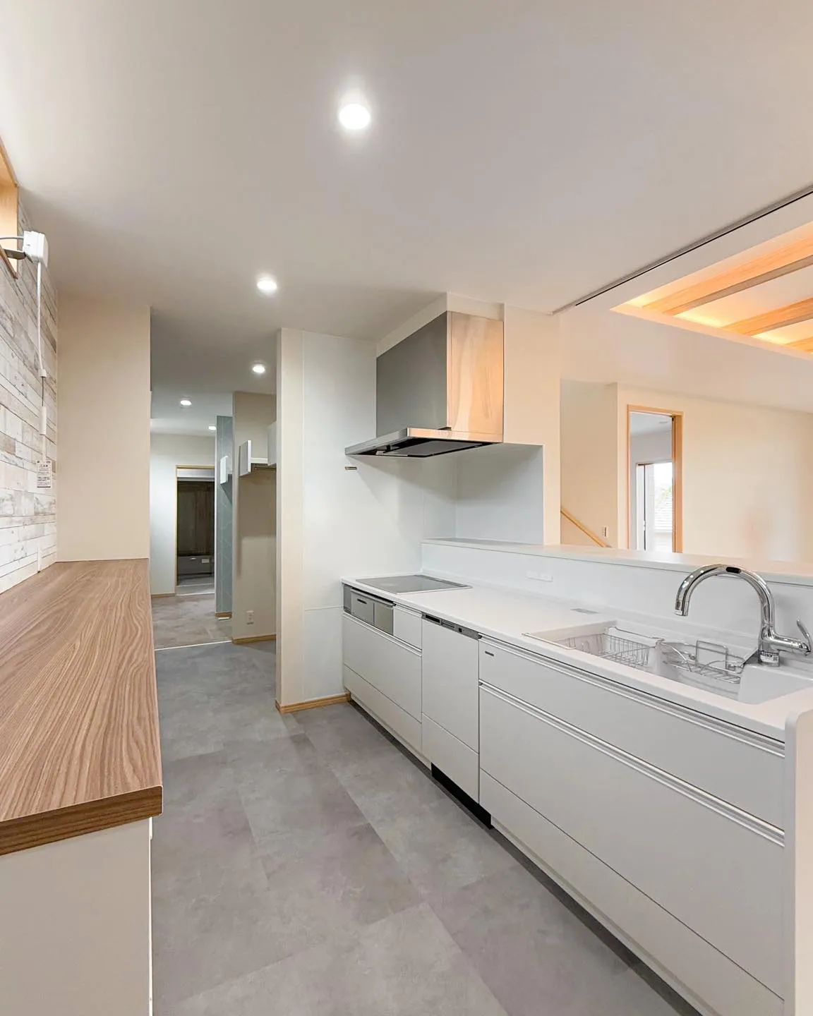 キッチンを中心に、ぐるっとつながる家事動線。