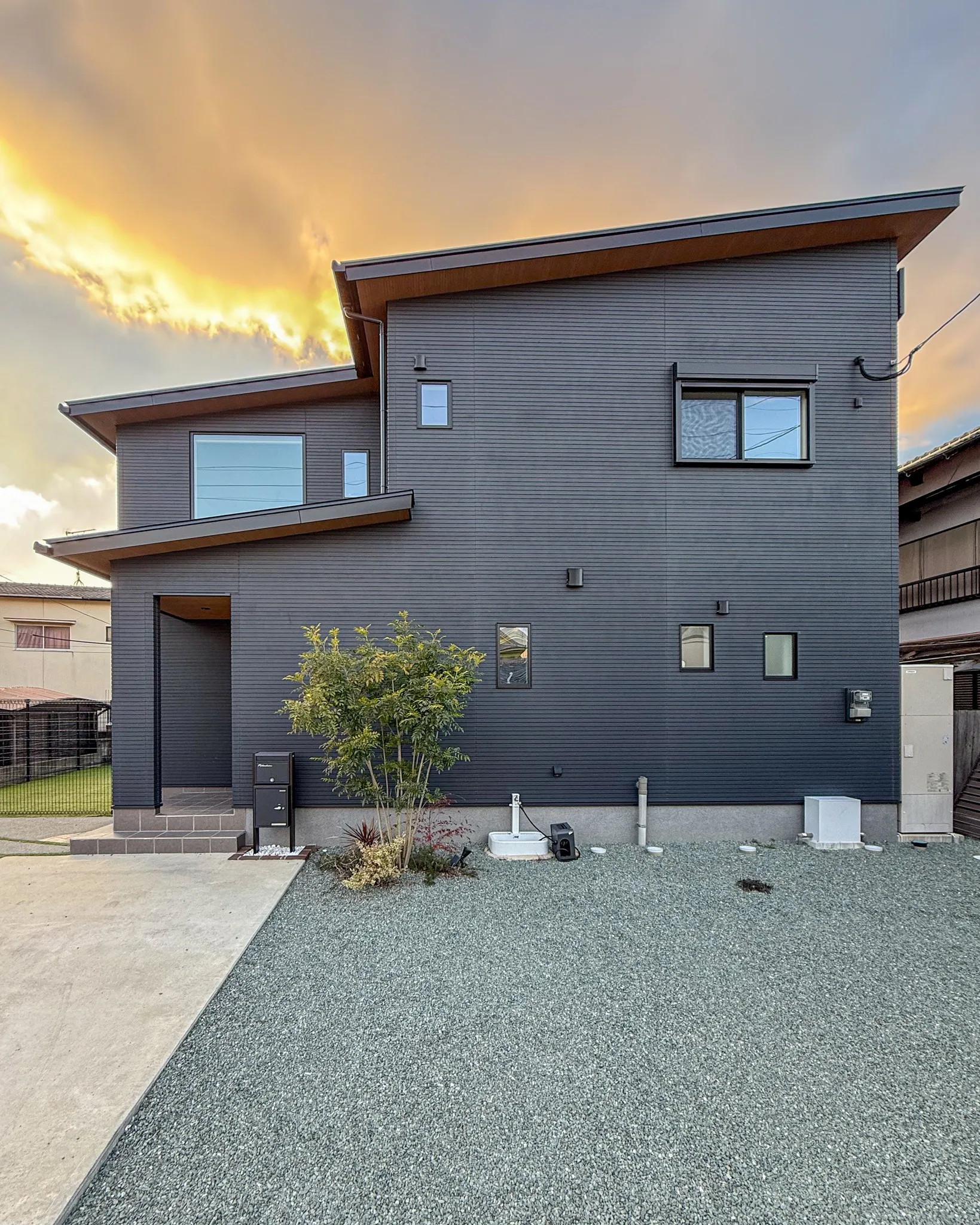 開放感あふれる吹き抜けと、ナチュラルな素材感が魅力のお家をル...