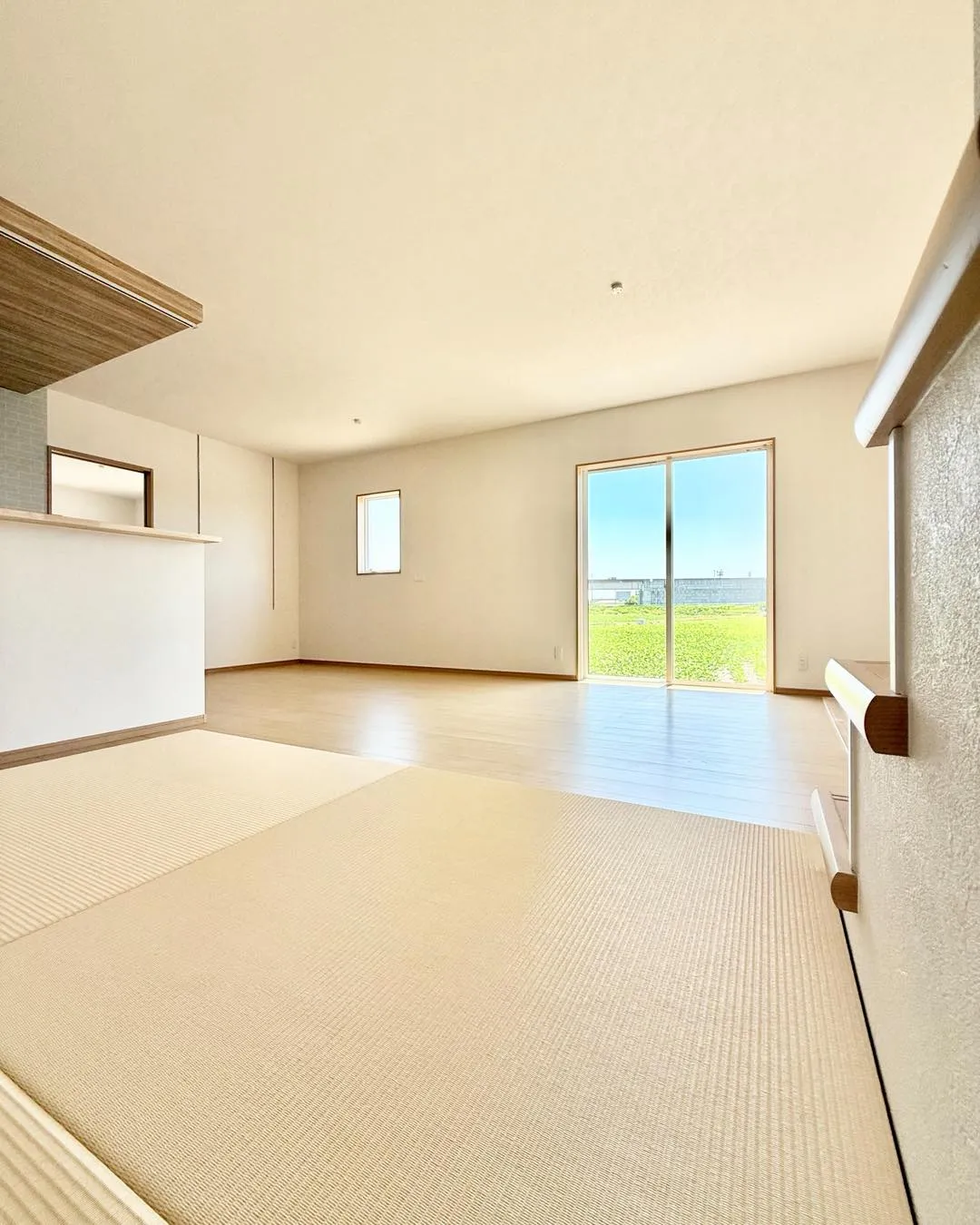 リビングの一角に、畳の小上がり。