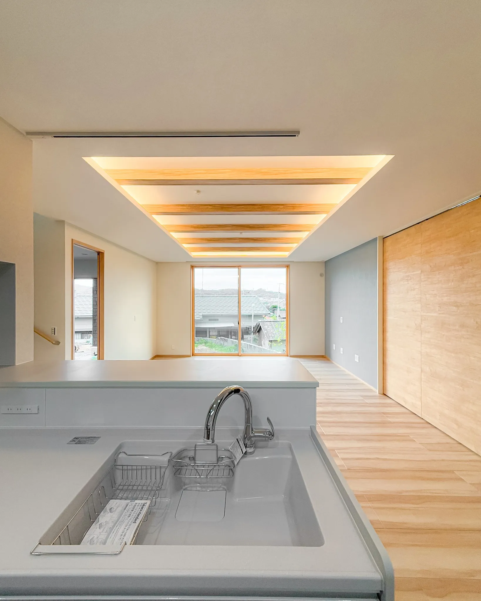 清潔感と明るさが魅力の、白を基調としたキッチン🍴